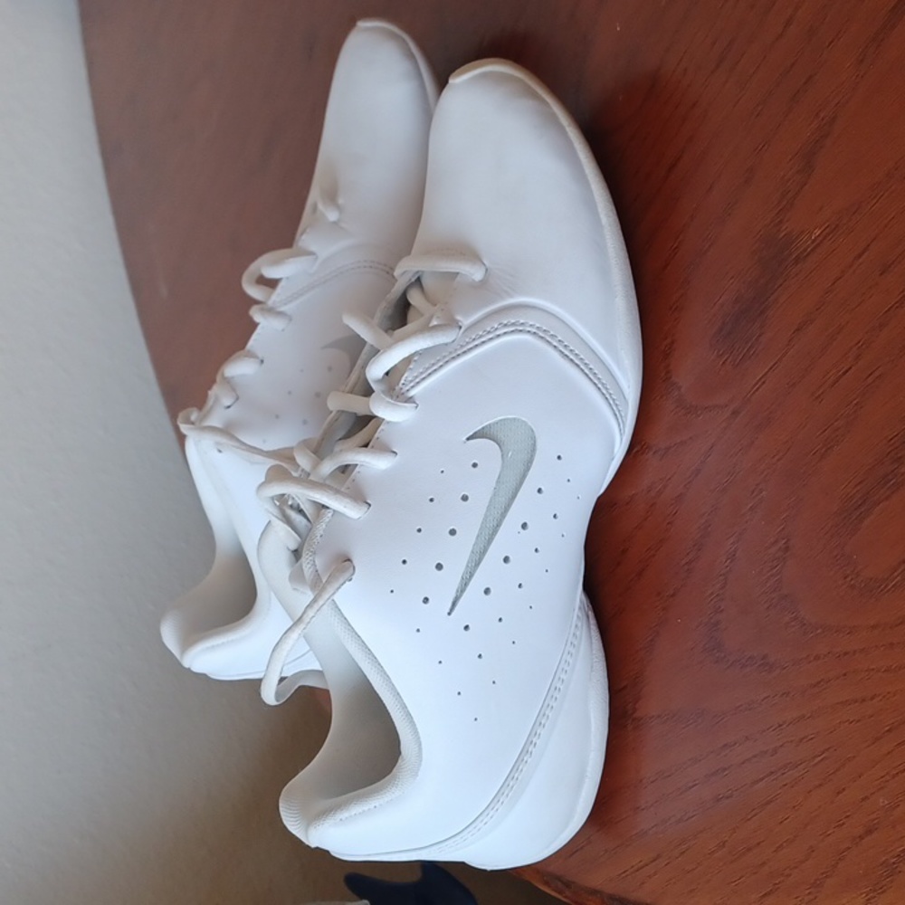 Nike Sideline Cheerleading Sneakers III 647937-100 Size 6.5